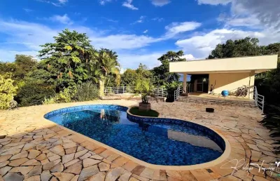 Casa térrea no aldeia do vale – 4 suítes, piscina aquecida e amplo contato com a natureza