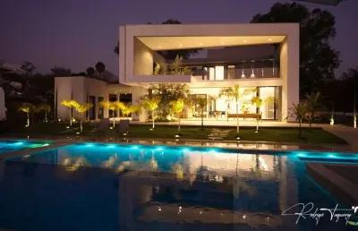 Sobrado novo no aldeia do vale – fundo de lago, 4 suítes e lazer premium com piscina de raia