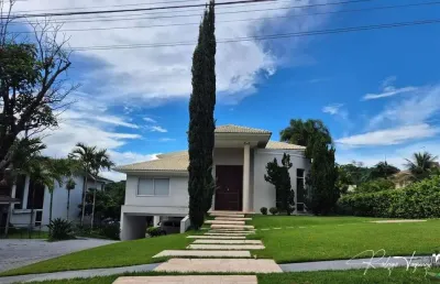 Sobrado neoclássico com 4 suítes e lazer completo no aldeia do vale