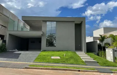 Casa térrea à venda no portal do sol garden – 4 suítes, 235 m² e piscina privativa no goiânia golfe clube