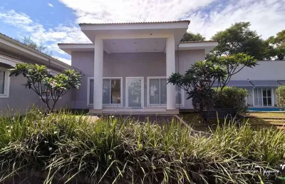 Casa térrea à venda no aldeia do vale com 4 suítes, vista para mata e lago e lazer completo