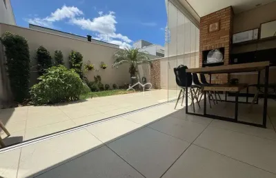 Sobrado 03 dorms com amplo quintal no condomínio park real em indaiatuba