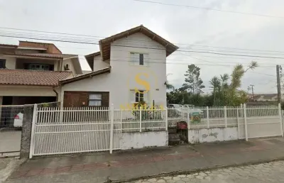 Casa em condomínio fechado com 4 quartos à venda na rua arco-íris, carianos, florianópolis, 200 m2 por r$ 1.500.000