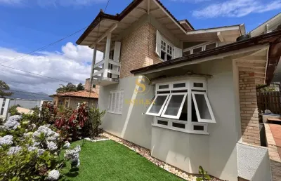 Casa em condomínio fechado com 4 quartos à venda na rua francisca moreira, ponta de baixo, são josé, 241 m2 por r$ 1.430.000