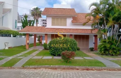 Casa em condomínio fechado com 5 quartos à venda na rua das tainhas, jurerê internacional, florianópolis, 300 m2 por r$ 3.500.000