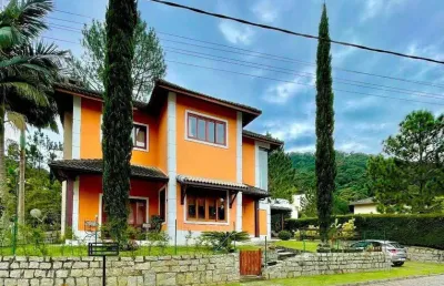 Casa com 3 dormitórios à venda, 220 m² por r$ 920.000,00 - vargem grande - teresópolis/rj