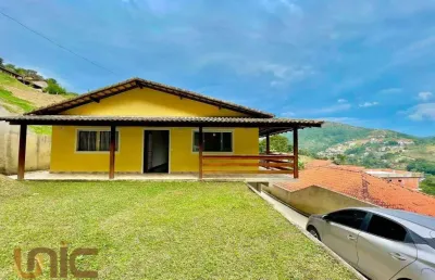 Casa com 3 dormitórios à venda, 180 m² por r$ 750.000,00 - albuquerque - teresópolis/rj