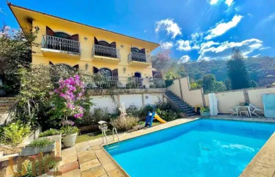 Casa com 3 dormitórios à venda, 146 m² por r$ 820.000,00 - vale do paraíso - teresópolis/rj