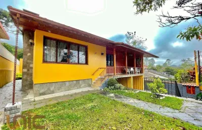 Casa com 3 dormitórios à venda, 250 m² por r$ 1.100.000,00 - iucas - teresópolis/rj