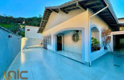 Casa com 3 dormitórios à venda, 186 m² por r$ 990.000,00 - meudon - teresópolis/rj