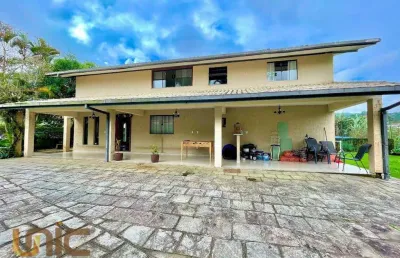 Casa com 5 dormitórios à venda, 318 m² por r$ 1.500.000,00 - comary - teresópolis/rj
