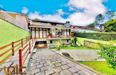 Casa com 4 dormitórios à venda, 220 m² por r$ 1.100.000,00 - iucas - teresópolis/rj