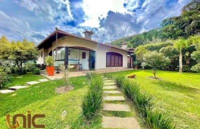 Casa com 4 dormitórios à venda, 215 m² por r$ 1.150.000,00 - golfe - teresópolis/rj