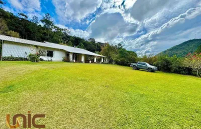 Casa com 4 dormitórios à venda, 337 m² por r$ 2.200.000,00 - albuquerque - teresópolis/rj