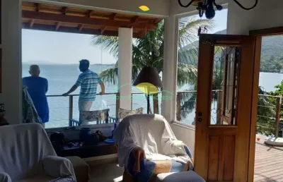 Casa com 3 quartos (1 suíte)  e quitinete, com acesso ao mar  e exuberante vista panorâmica no ribe