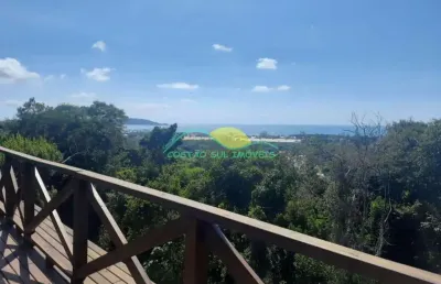 Linda casa com exuberante vista para o mar e ilha do campeche, a 600 metros da lagoa do peri e 1,2