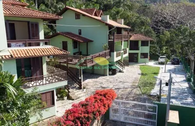 Linda pousada localizada em meio a mata atlântica e a 130 metros da praia da solidão - pântano do s