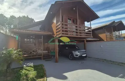 Casa com puro aconchego, à venda, no rio tavares em florianópolis, santa catarina