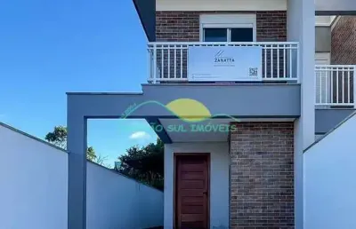 Casa com 1 suíte e duas demi-suítes, financiável e a 300 metros da praia - morro das pedras - flori