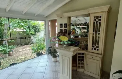 Casa à venda com 3 suítes em rua sem saída no morro das pedras, florianópolis/sc