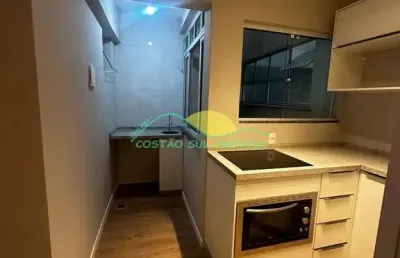 Apartamento reformado à venda no ed. pedro i, centro, florianópolis, sc