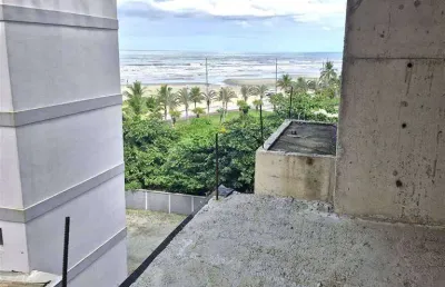 Apto de 2 dorm c/ suíte, 63,02 m² de área útil, 70 metros da praia. bairro: maracanã.