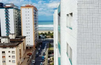 Apto de 3 dorm c/1 suíte, sacada gourmet, 150 metros da praia. 99 m² de área útil. bairro; guilhermina.