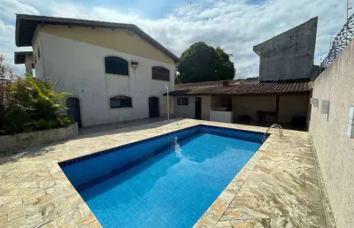 Casa de 4 dorm c /3 suítes, churrasqueira, 8 vagas. 326 m² de área útil. bairro; canto do forte.