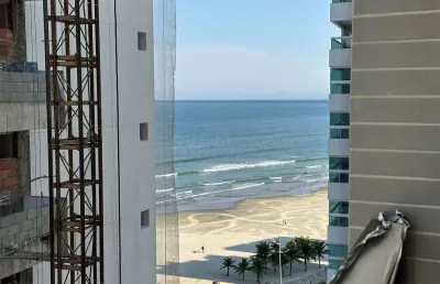Apto de 2 dorm. c/ 1 suíte, 30 metros da praia, 69,05 m² de área útil. bairro: maracanã.