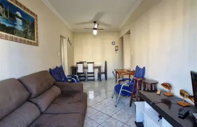 Apto de 1 dorm c/ sacada, 1 quadra da praia, 54 m² de área útil. bairro: guilhermina.