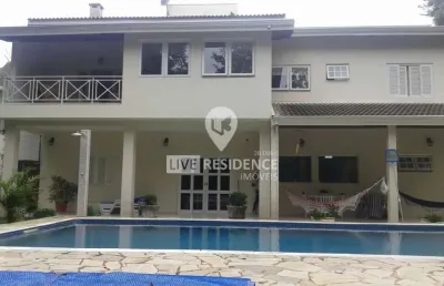 Casa a venda em condomínio de chácaras em excelente localização