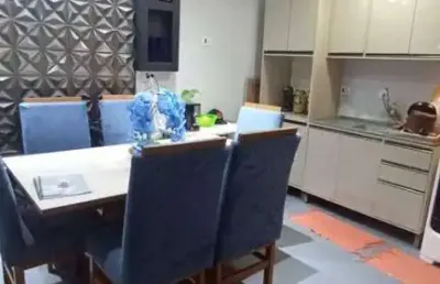 Sobrado tríplex com 2 dormitórios à venda por r$ 180.000,00 - vila edna - guarujá/sp
