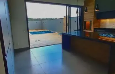 Casa térrea em indaiatuba, residencial evidências com 2 quartos e 1 suíte- 196m²
