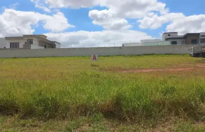 Maravilhoso terreno à venda com ótima topografia com   500m2 na parte externa e comercial do condom