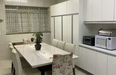 Casa à venda com quatro dormitórios, muito bem localizada no coração !!! perto de tudo!! centro, in
