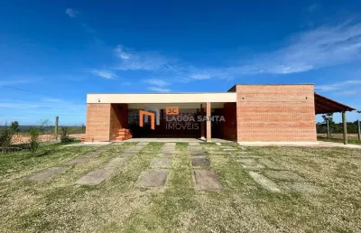 Casa de 03 quartos/suítes no condomínio retiro da mata - jequitibá