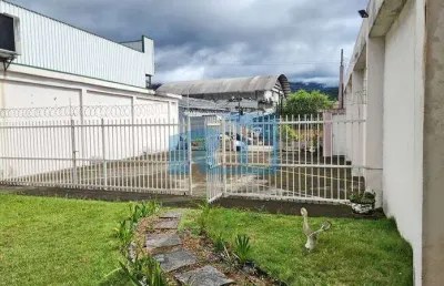 Casa comercial com estacionamento locação caraguatatuba