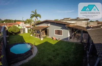 Casa a venda com terreno amplo no jardim do sol em caraguatatuba/sp