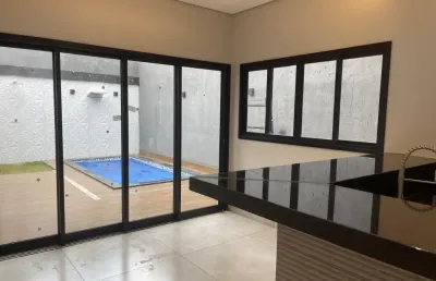 Casa com 3 quartos à venda no Jardim Patrícia, Uberlândia 