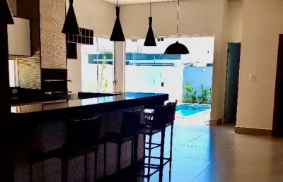 Linda casa em condomínio fechado na zona sul de uberlândia