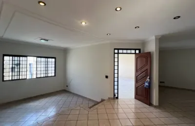 Casa com 3 quartos à venda no Vigilato Pereira, Uberlândia 