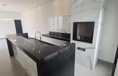 Casa com 3 quartos à venda no Jardim Holanda, Uberlândia 