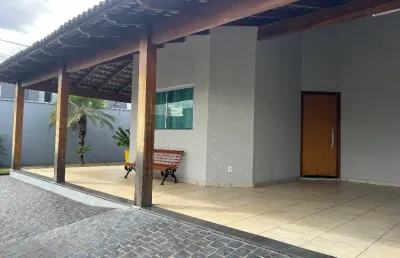 Casa com 3 quartos à venda no Jardim Holanda, Uberlândia 