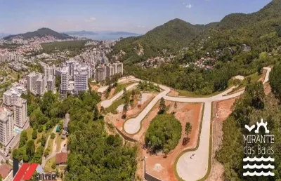 Terreno a venda no bairro itacorubi com localização privilegiada