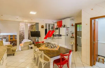 Casa com 6 quartos à venda na Trindade, Florianópolis 