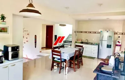 Casa a venda na trindade com 4 quartos, sendo 1 suíte, 3 banheiros e 2 vagas de garagem na trindade