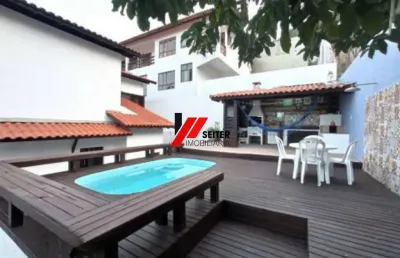 Casa com 3 dormitórios, sendo 1 suíte a venda, com área de 214,82m² trindade