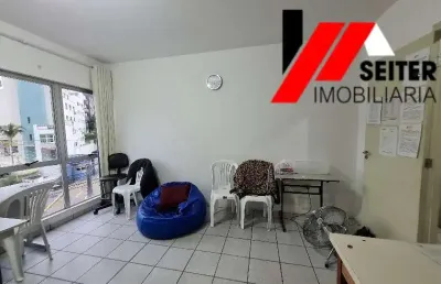 Sala comercial com 1 sala para alugar na Trindade, Florianópolis 