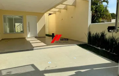 Linda casa duplex de 2 quartos a venda nos ingleses possui 133m2