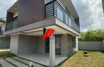Casa à venda em florianópolis-sc, bairro campeche: 3 quartos, 2 suítes, 3 salas, 3 banheiros, 1 vaga de garagem, 182m² de área.